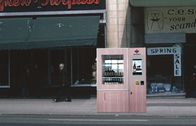 OEM/ODM intelligent beer red wine elevator vending machine in france